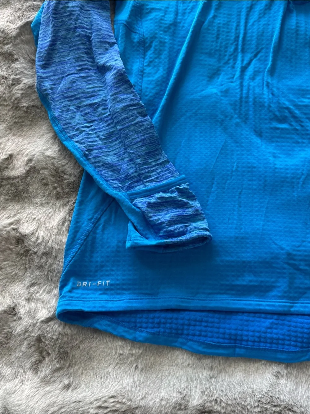 Nike Running Dri-FitLong Sleeve Blue Shirt Women’s Size Medium-0465